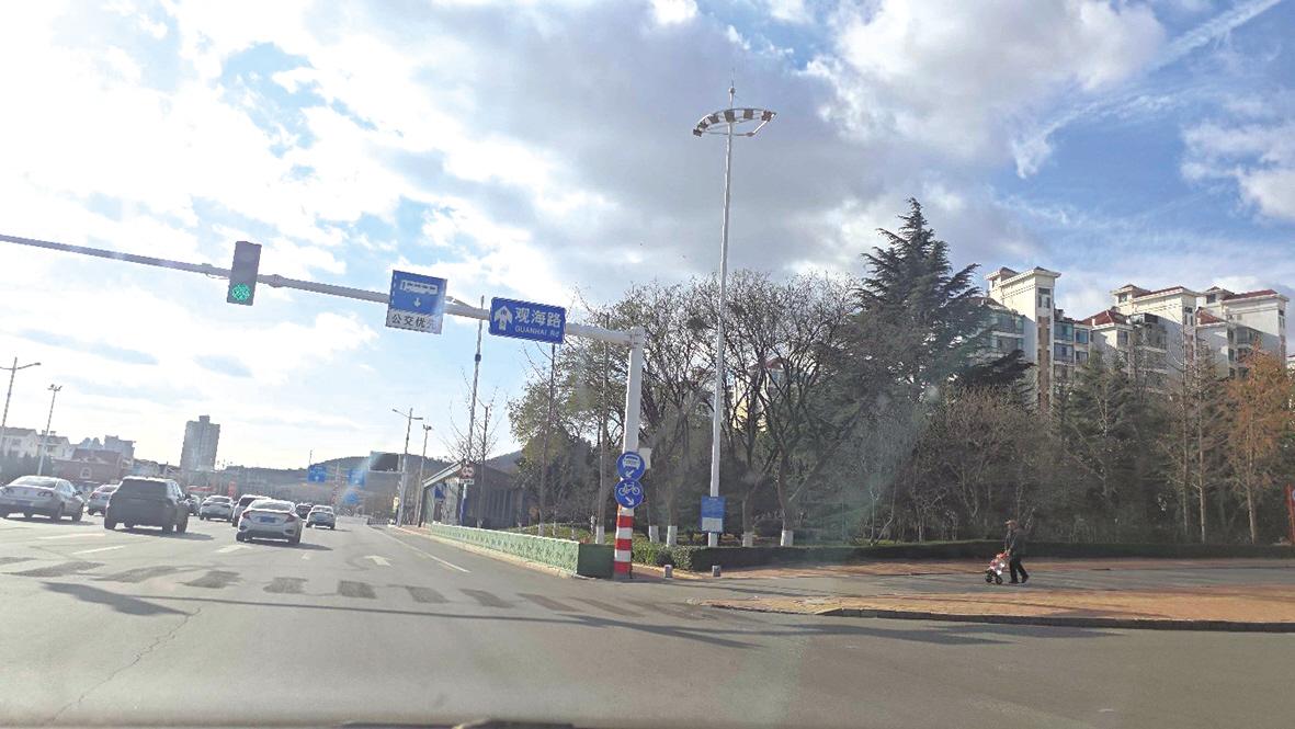 观海路这处斑马线取消 交警提醒：市民过马路走地下通道更安全