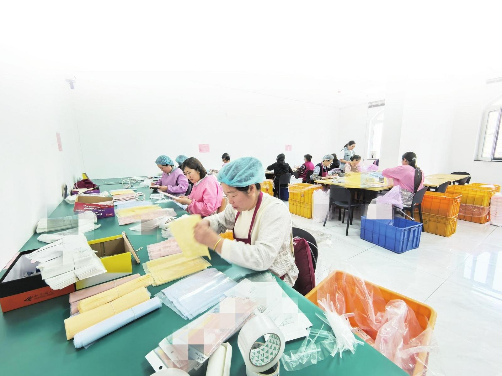 福山区“宝妈工坊”帮女性重返职场 上楼带娃 下楼上班