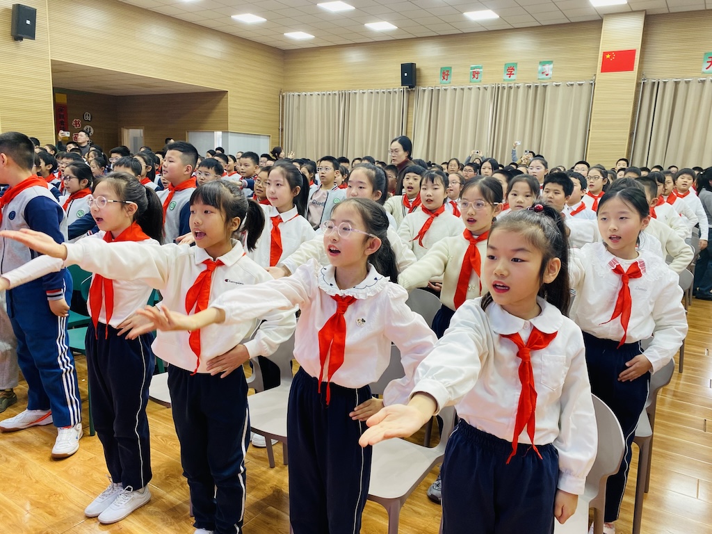 诵唱经典 成长启程 | 芝罘区南山路小学举行十岁成长礼暨校园读书节经典诵唱活动