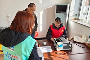 金融服务进家门 为民解忧暖人心 烟台农商银行牟平区龙泉支行党支部开展“我为群众办实事”主题党日活动