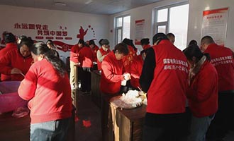 爱心接力绘就一幅“真情满栖霞”的温暖画卷