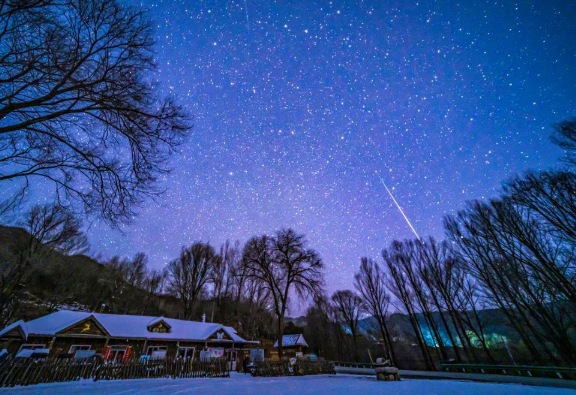 今晚，别错过2025最后一场流星雨