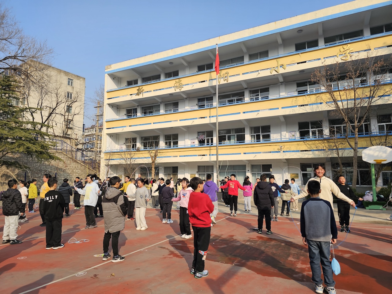 芝罘区新海阳小学举行校园跳绳比赛
