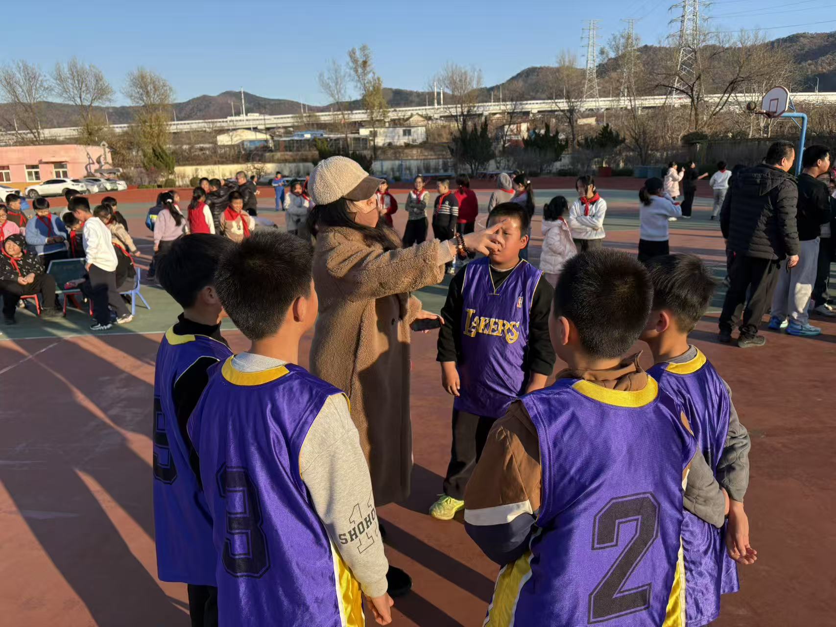 芝罘区上坊小学举办篮球挑战赛