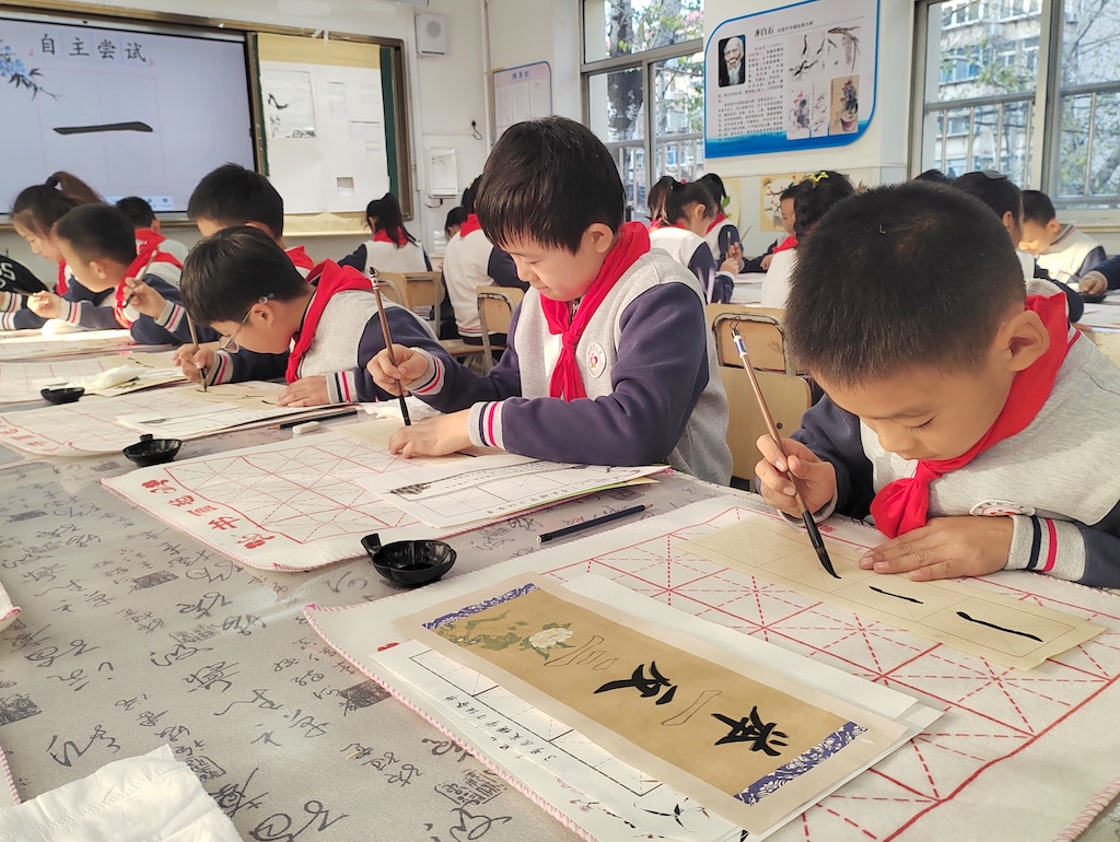 芝罘区新海阳小学举行学生书法比赛