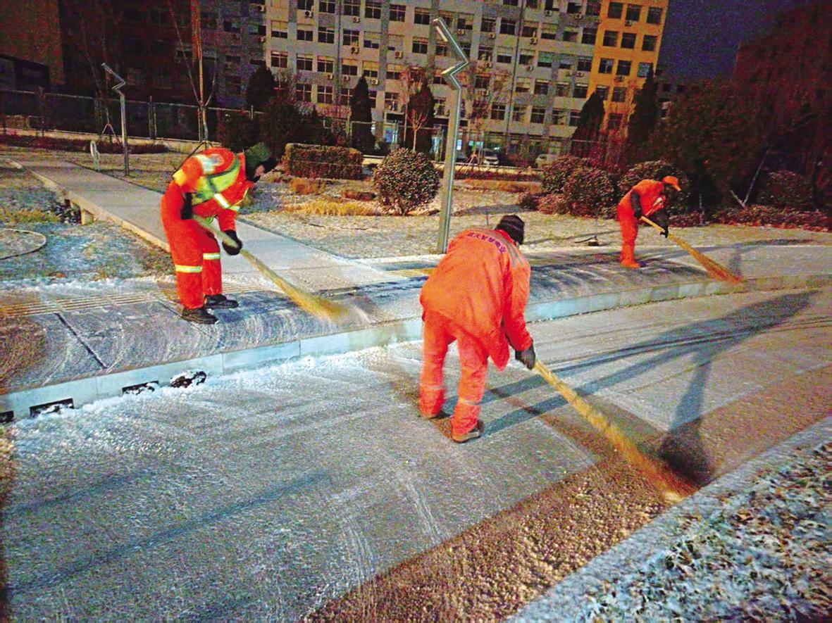 蓝天智慧物业清雪除冰保畅通