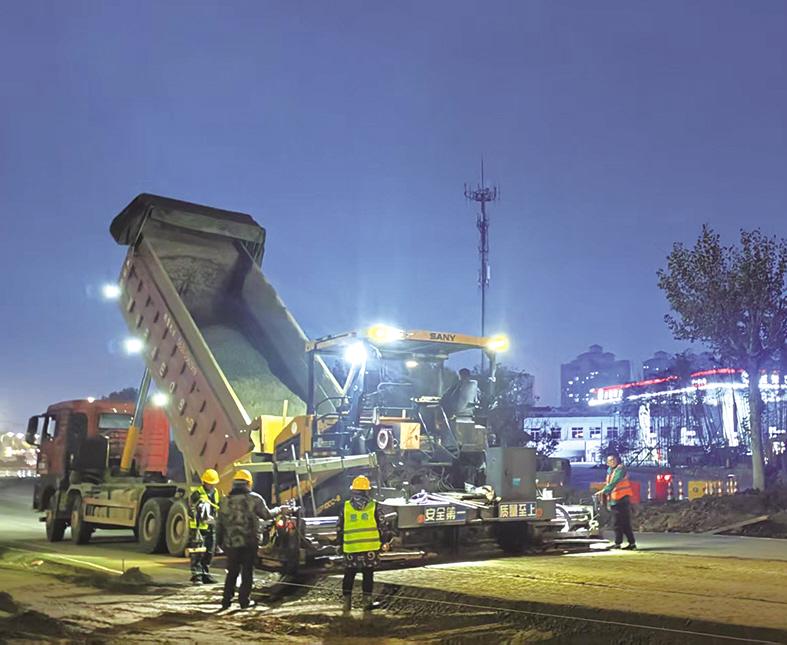 路桥建设者：打通堵点让城市畅通