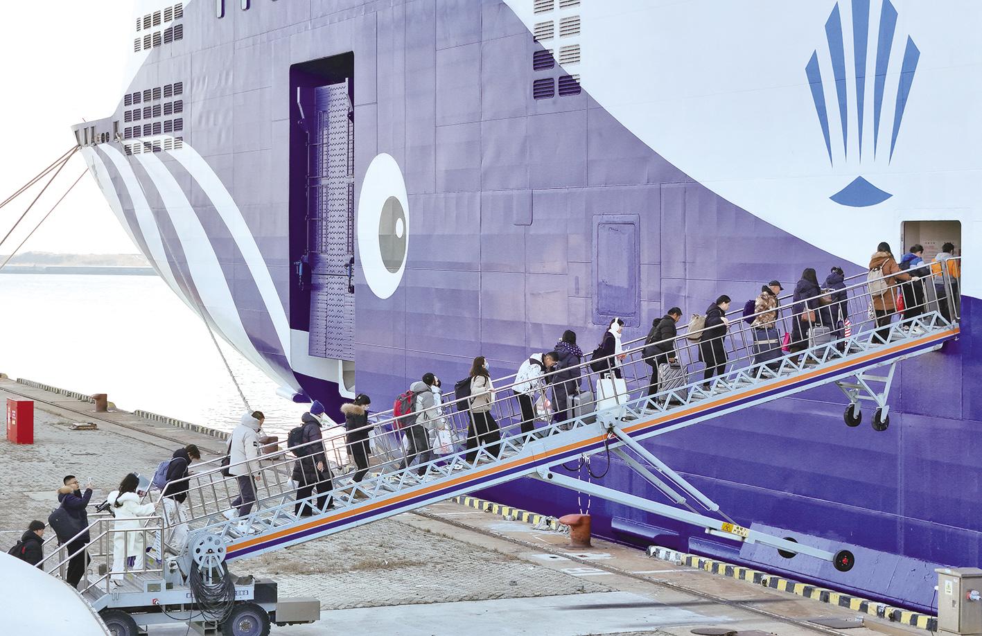 图片新闻|烟台各交通枢纽迎来返程客高峰