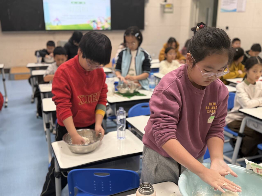 莱山区第二实验小学举行劳动项目抽签测评活动