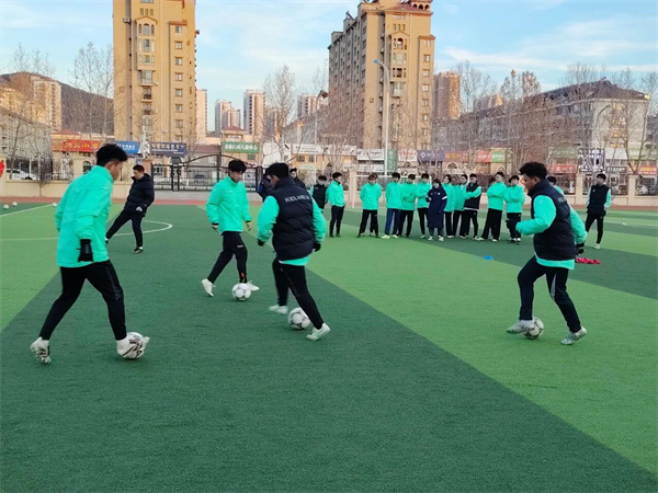 2025年山东足协E级教练员培训班在烟台开班