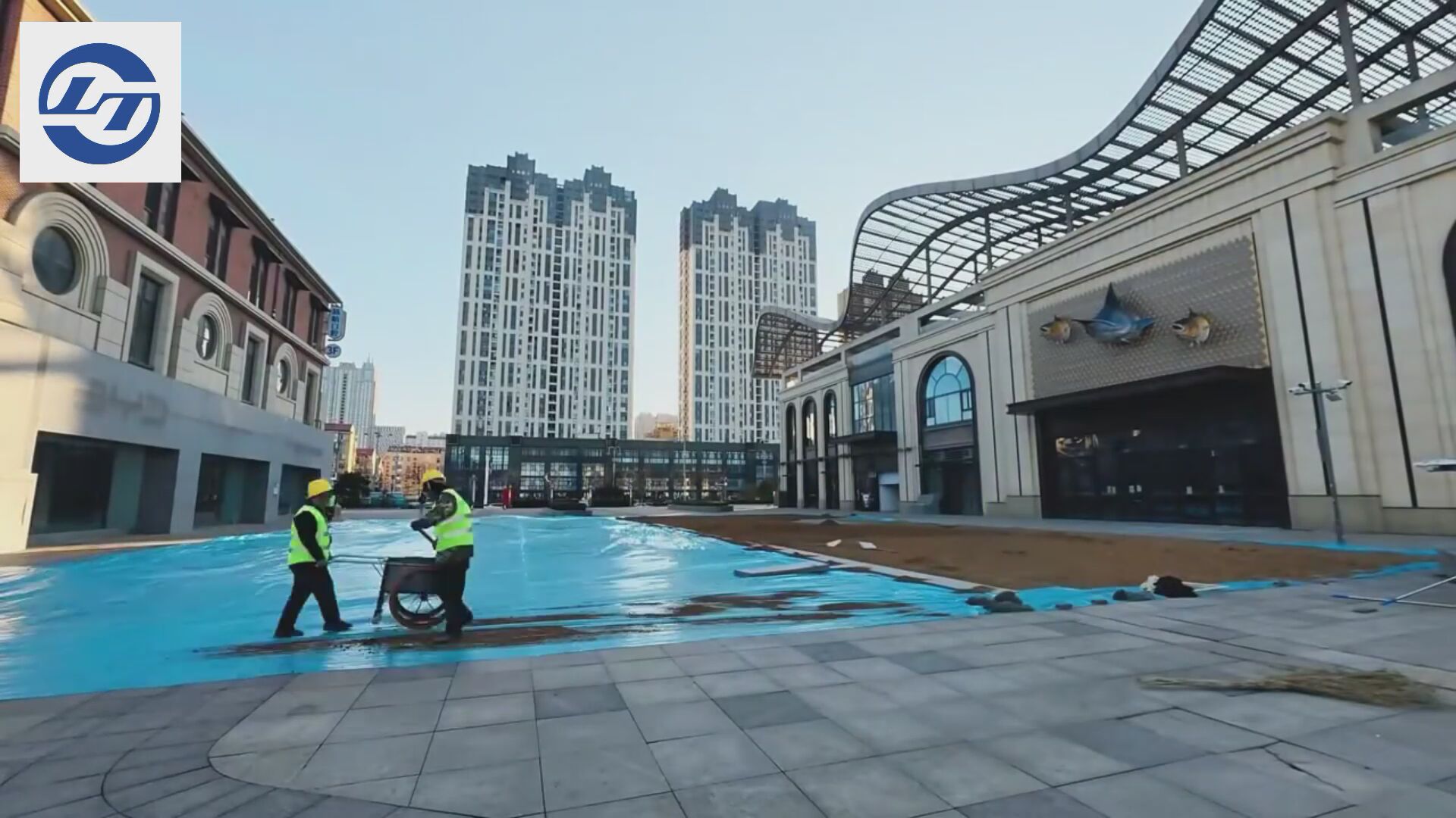 蓝天文旅集团，北纬37°冰之梦，烟台首个室外真冰场，芝罘湾广场冬日限定，1月22日暖心启幕，把冬天的寒换成满场欢~#冰场#冬日限定#蓝天文旅#芝罘湾广场