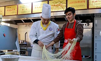 山东城市服务职业学院的“美食课堂”圈粉国际胃