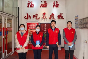 反诈宣传进夜市——烟台农商行福山松霞路支行党支部为商户送上“防骗锦囊”