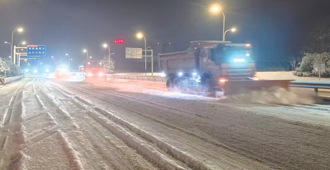 迎寒而上，风雪无阻 烟台公路打通雪中“动脉”