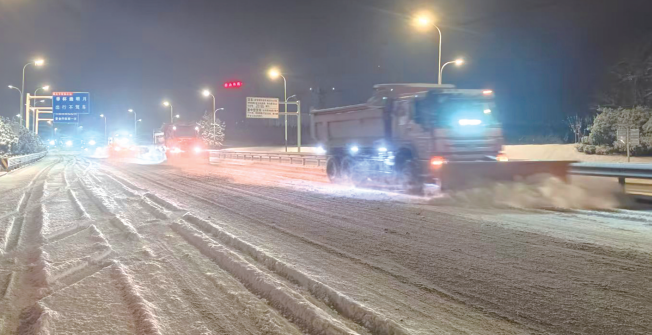 迎寒而上，风雪无阻 烟台公路打通雪中“动脉”