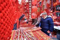 过年春联怎么贴？先贴横批再贴竖联，最后才贴福