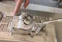 年货会上让小孩子看到这些还怎么走？不锈钢制作“99A主战坦克”