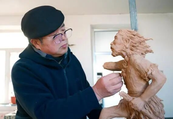 央媒看栖霞｜指尖泥巴塑乡愁 胶东彩塑藏民俗