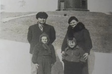 守护灯塔的外籍抗日英雄伊塞克