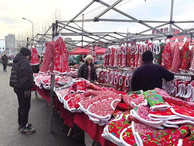 烟火漫卷处，年味正当时