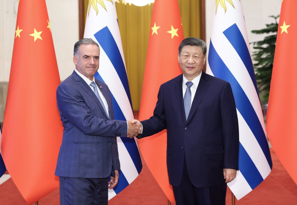 习近平同乌拉圭总统奥尔西举行会谈
