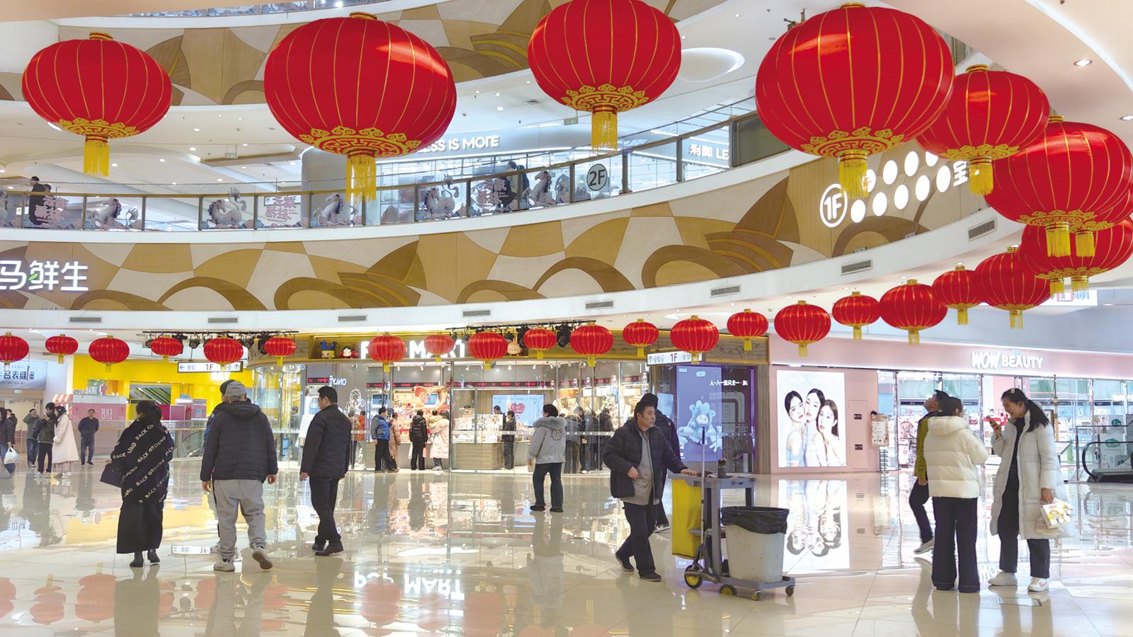 年味渐浓迎新春 商场店铺“过年氛围感”拉满