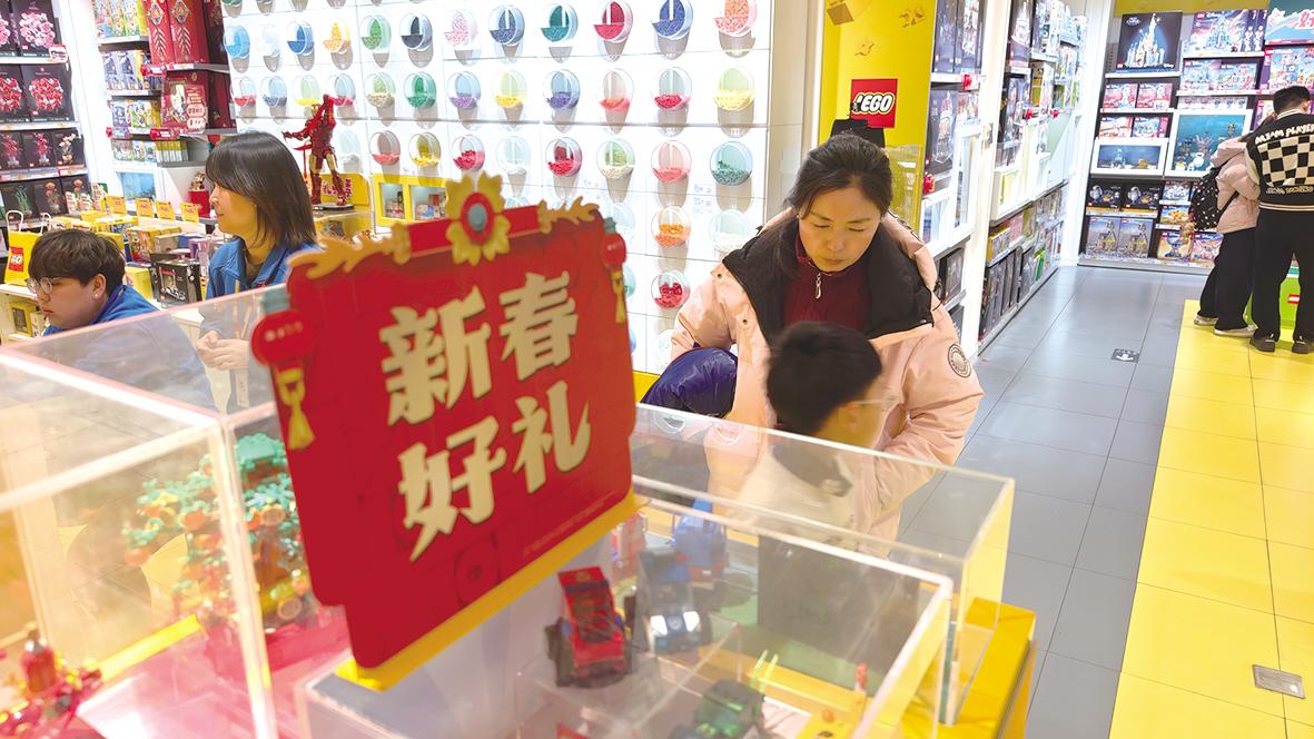年味渐浓迎新春 商场店铺“过年氛围感”拉满