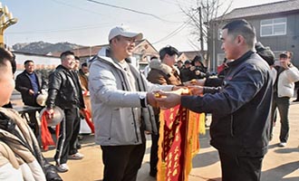 深夜街头，海阳“姜小欠”冲入火场勇救3人