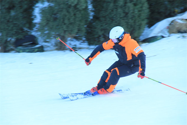 雪窝藏暖意，亲子共欢腾——烟台市雪上家庭趣味运动会暨家庭欢乐节即将启幕！