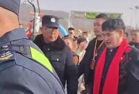 烟台植物园新春灯会，“大衣哥”来烟台拜年，一开口就是那熟悉的声音！