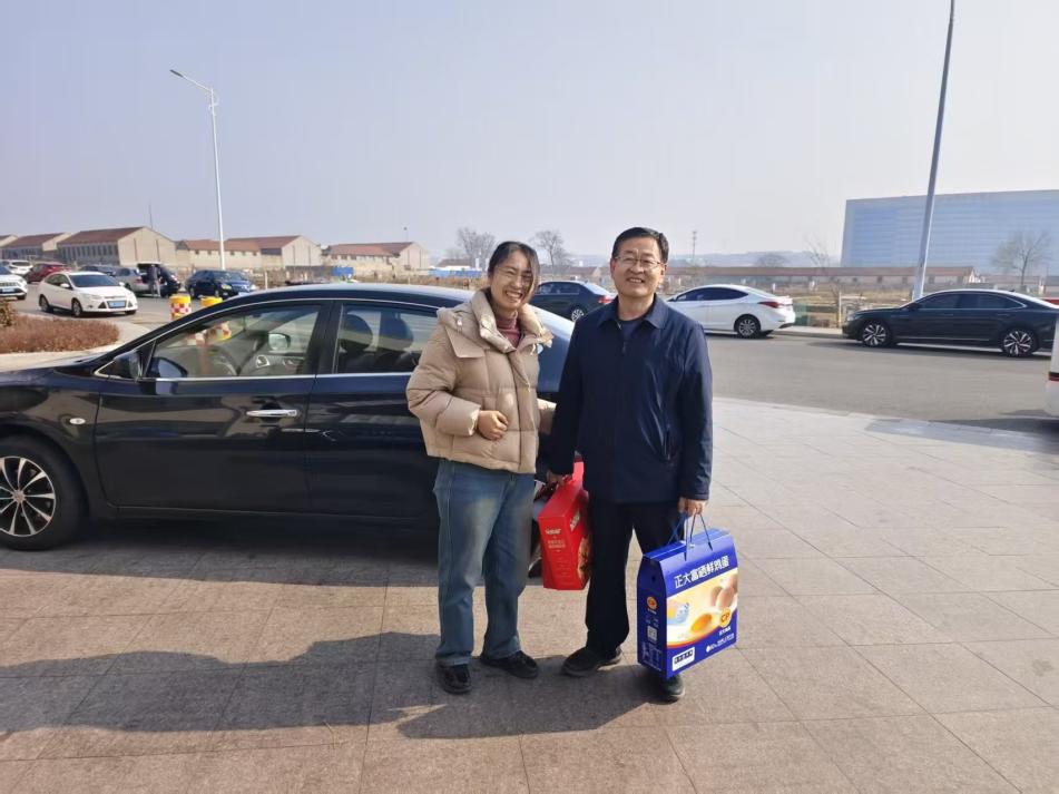 情暖新春 感恩同行——平安产险威海中支走访慰问退休老员工