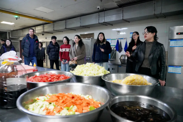 家校同心护食安 烟台市水上运动学校膳食委员会活动架起共育桥梁