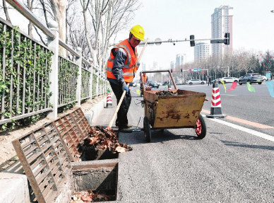 疏通“肠道”迎汛期 市区春季排水管道清淤养护启动