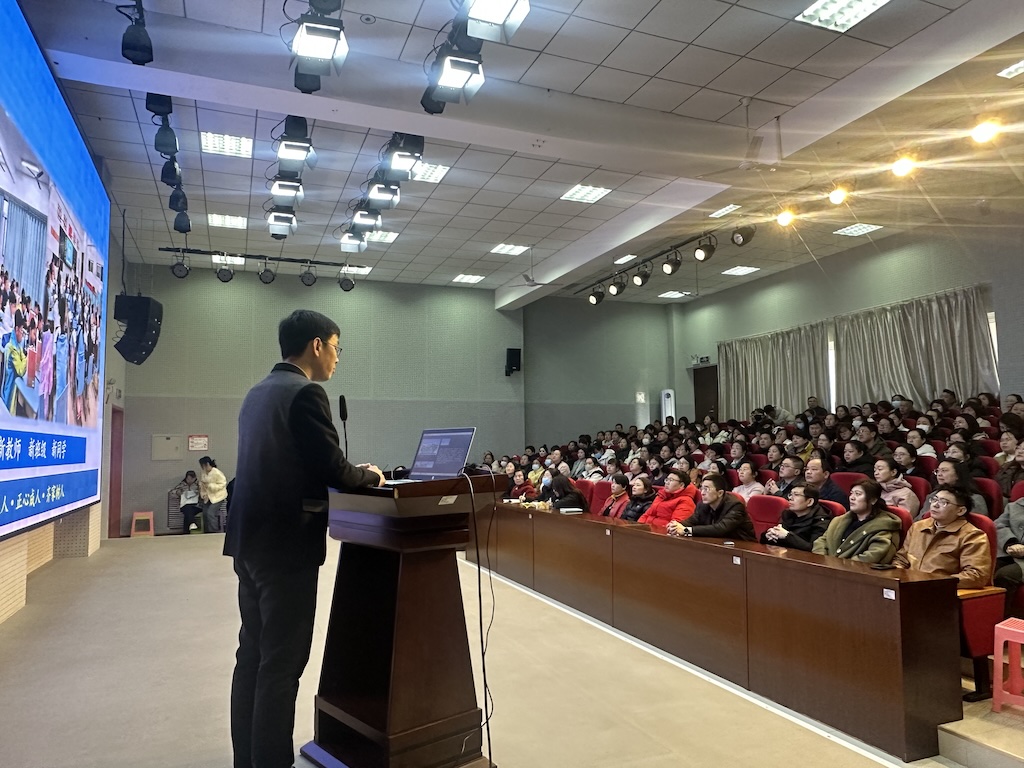 “双减”赋能，同心筑梦——开发区第八小学召开五年级专题家长会