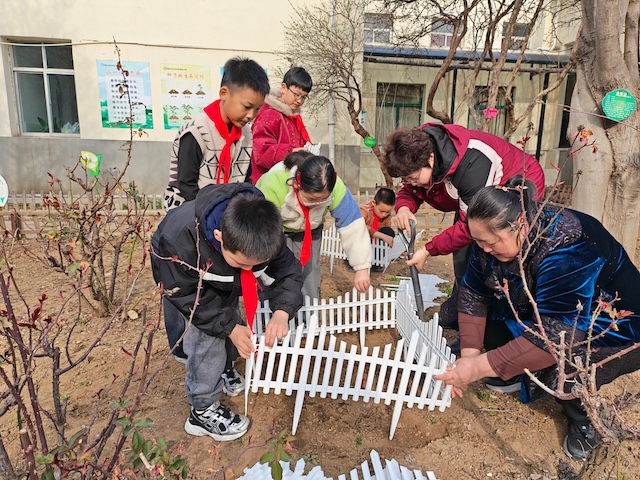 春植希望 绿意成长——新海阳小学举行春耕“种子节”启动仪式