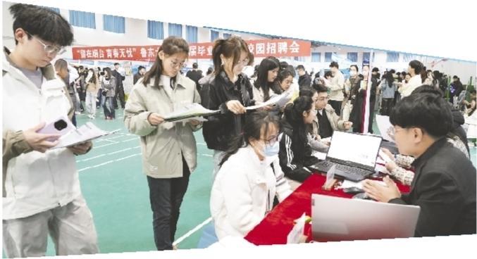 “留烟账本”里的青春抉择 300家企业进鲁东大学“抢人”