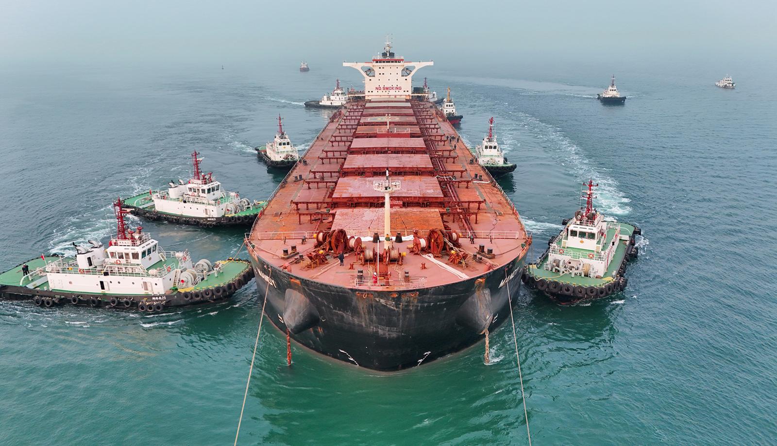 图片新闻|无动力超大型散货船辅助靠泊