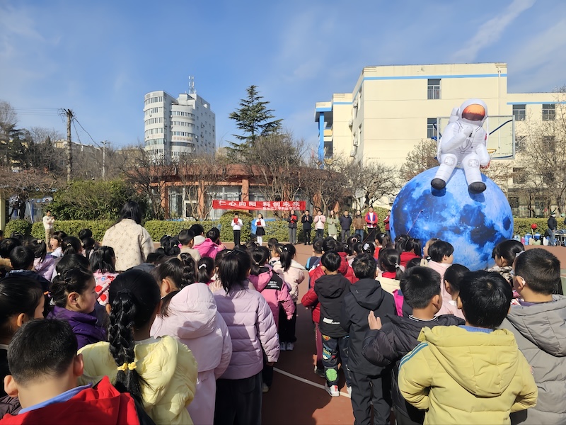 芝罘区新海阳小学举办校园科技节