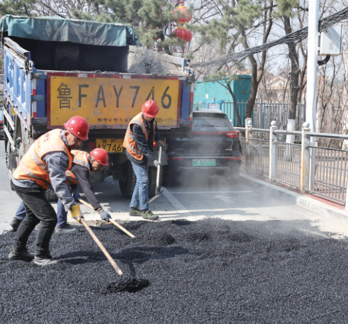 烟台市区主干道启动热沥青养护