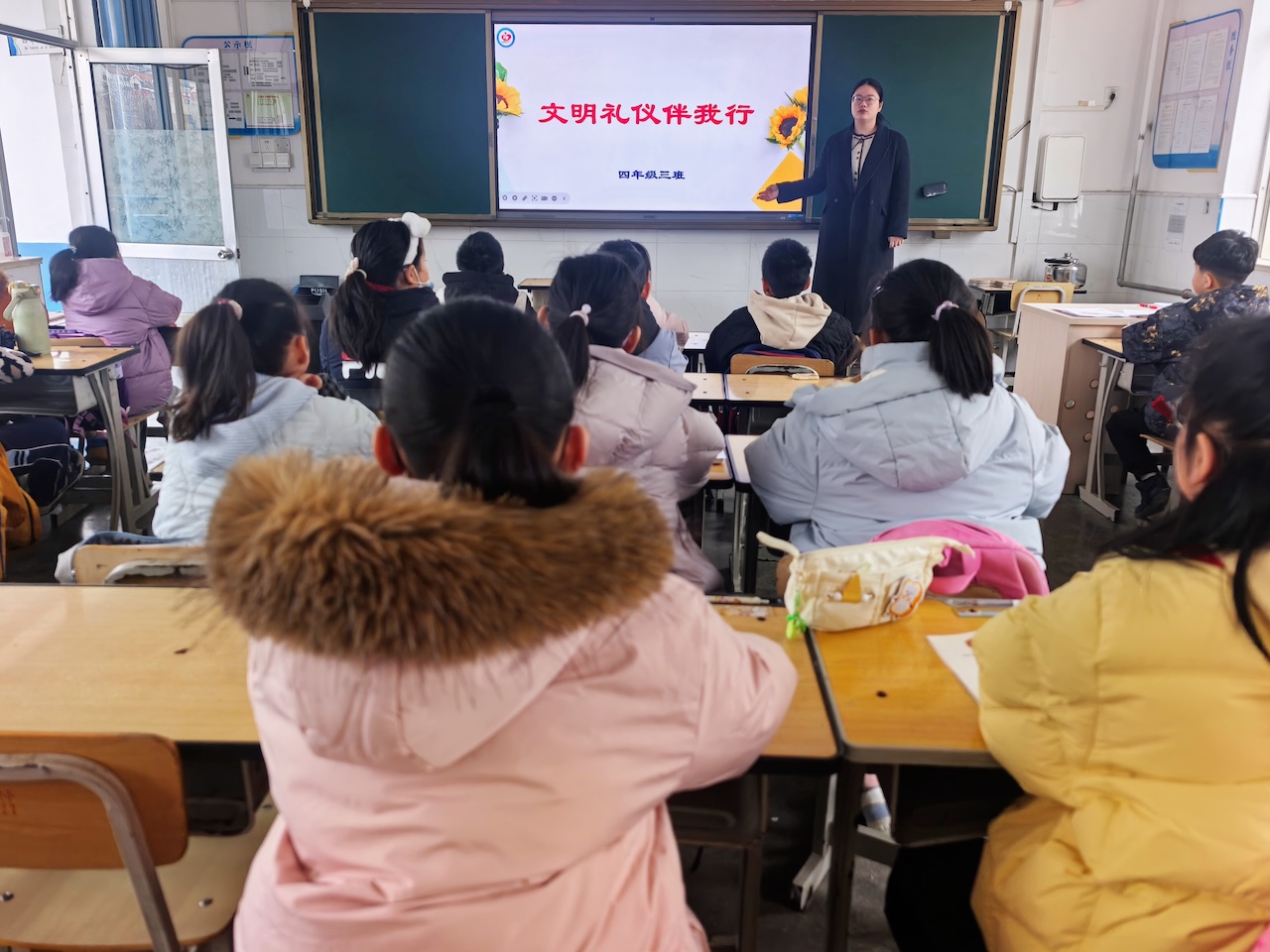 芝罘区新海阳小学开展文明礼仪专题教育