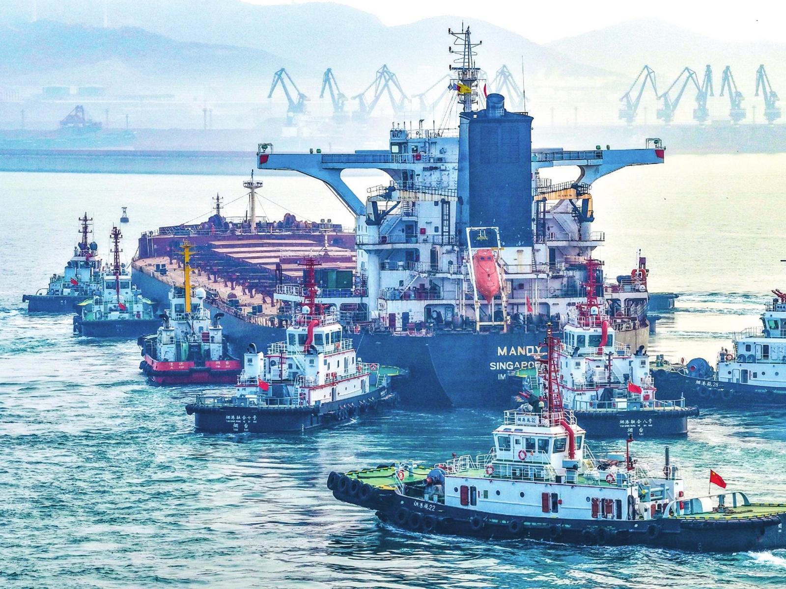 无动力巨轮成功靠泊黄渤海新区