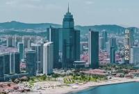 烟台，黄海与渤海环抱的双海门户。七千年前，新石器时代的白石文化在此诞生；一千年前，海丝之路从这里启航；如今，这里已成为全国唯一的海上火箭发射母港，烟台的征途从蔚蓝海洋奔向星辰大海。从海防重地到蓝色枢纽，烟台正破浪前行。4月12日CCTV-1综合频道20点档，敬请期待！