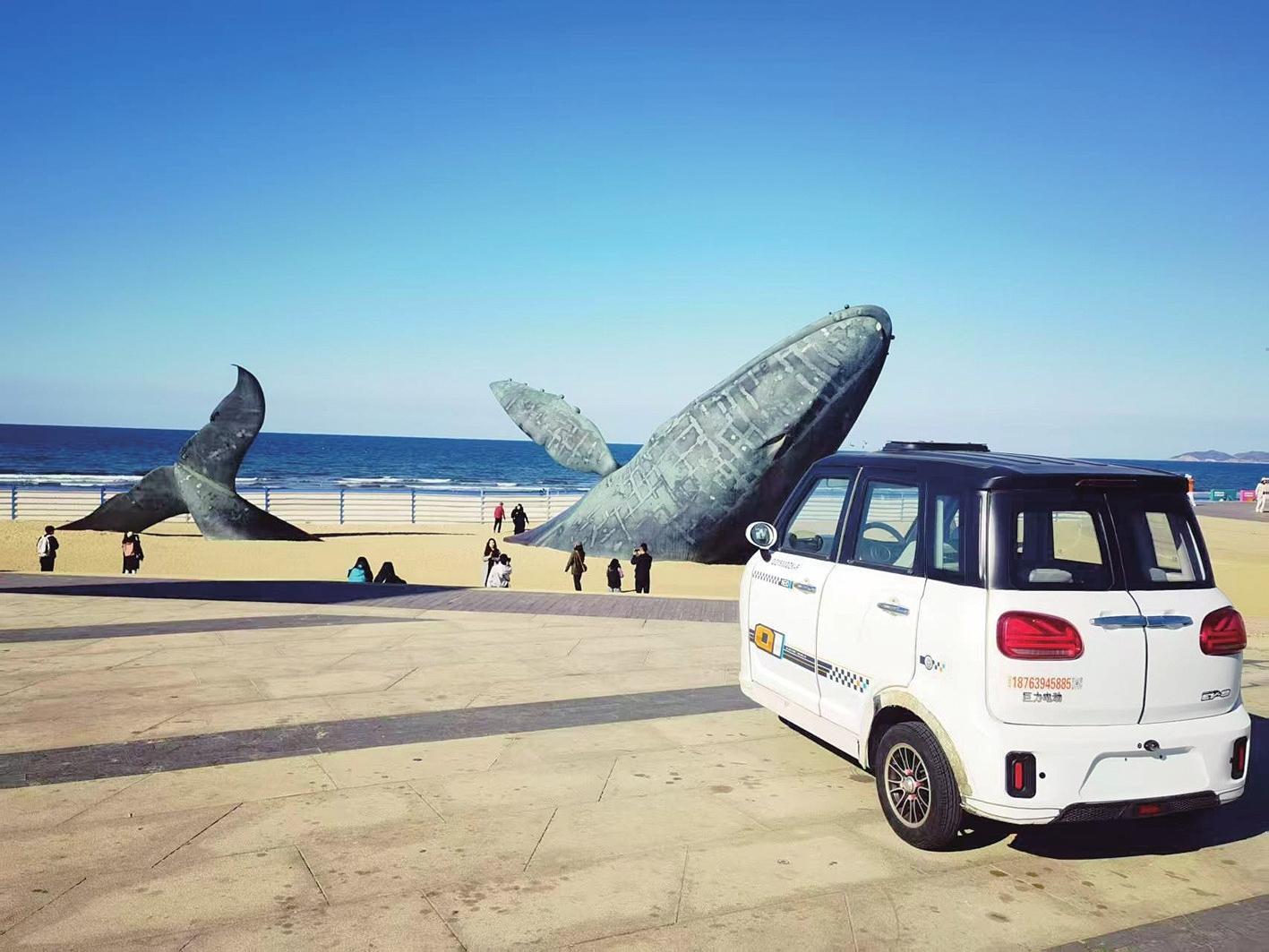 执法岗亭十米外，车辆开到了“孤独的鲸”边——黄渤海新区金沙滩度假区广场管理乱象调查