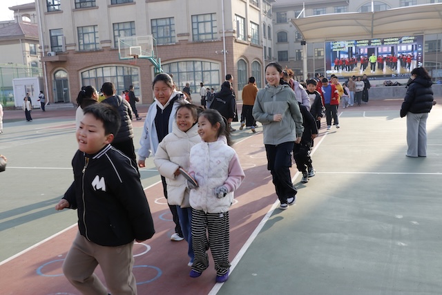 牟平区宁海街道中心小学开展晨练活动