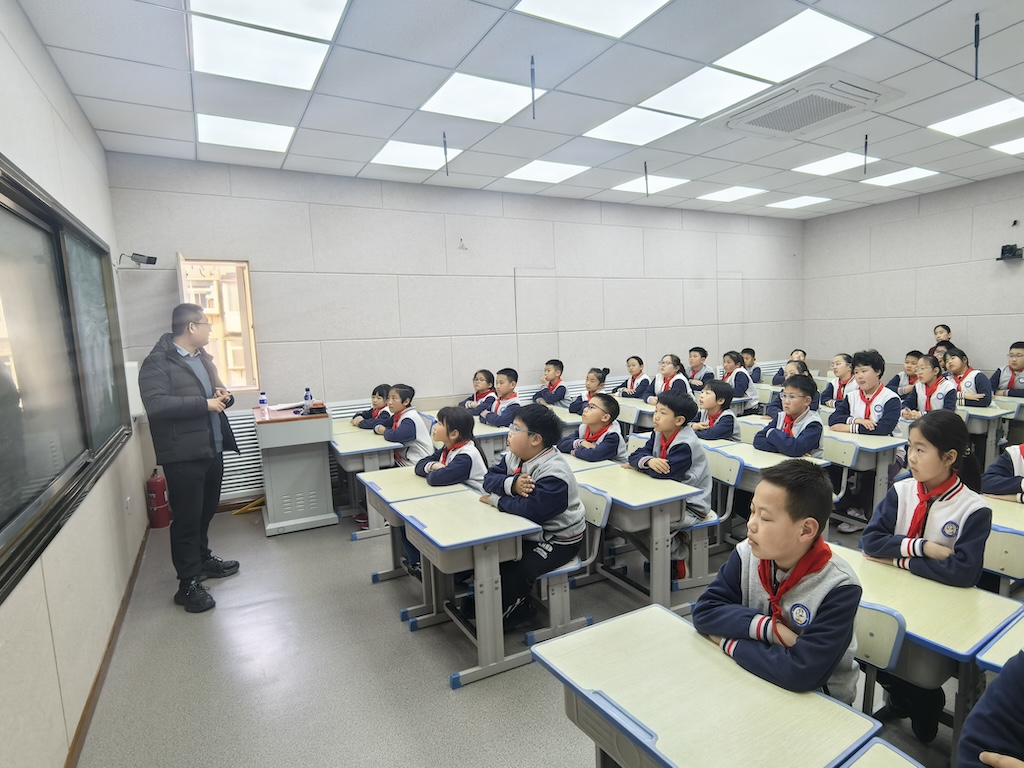 芝罘区青年路小学举办心理健康专题讲座