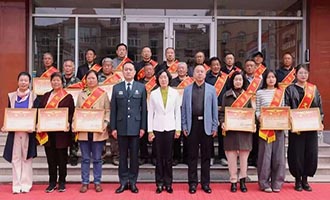 栖霞市为立功受奖军人家庭集体送喜报