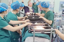 鏖战13小时登上“珠峰”！烟台山医院救治强直性脊柱炎合并严重脊柱损伤患者