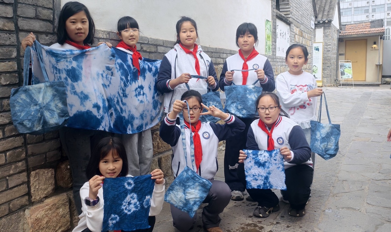 芝罘区青年路小学开展非遗扎染文化研学活动