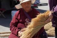 从姥姥家到奶奶家，朱桥大集买笤帚。