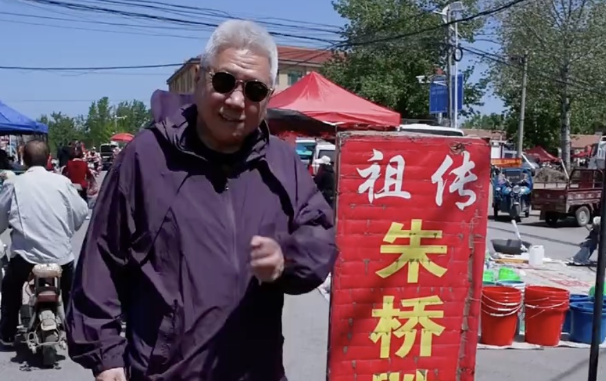 从姥姥家到奶奶家，逛大集真精彩，看见什么都想买。